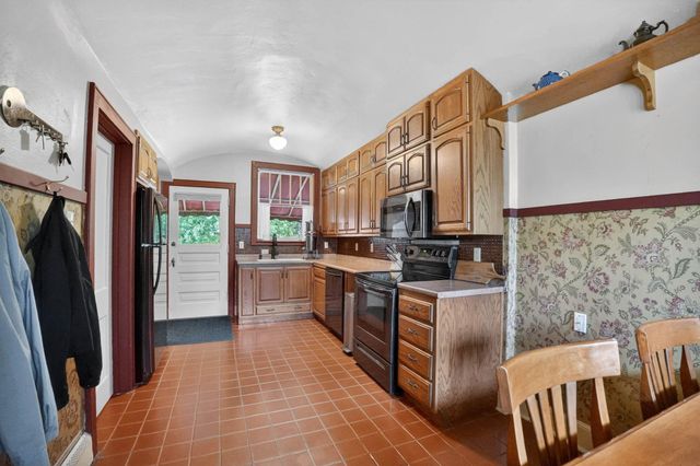 250 Kenilworth Road, Waterloo, IA 50701