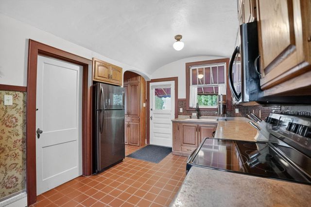 250 Kenilworth Road, Waterloo, IA 50701