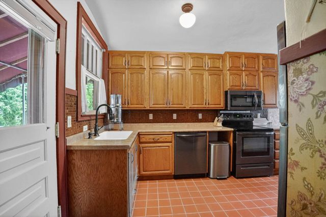 250 Kenilworth Road, Waterloo, IA 50701