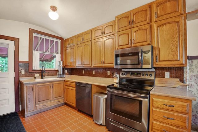 250 Kenilworth Road, Waterloo, IA 50701