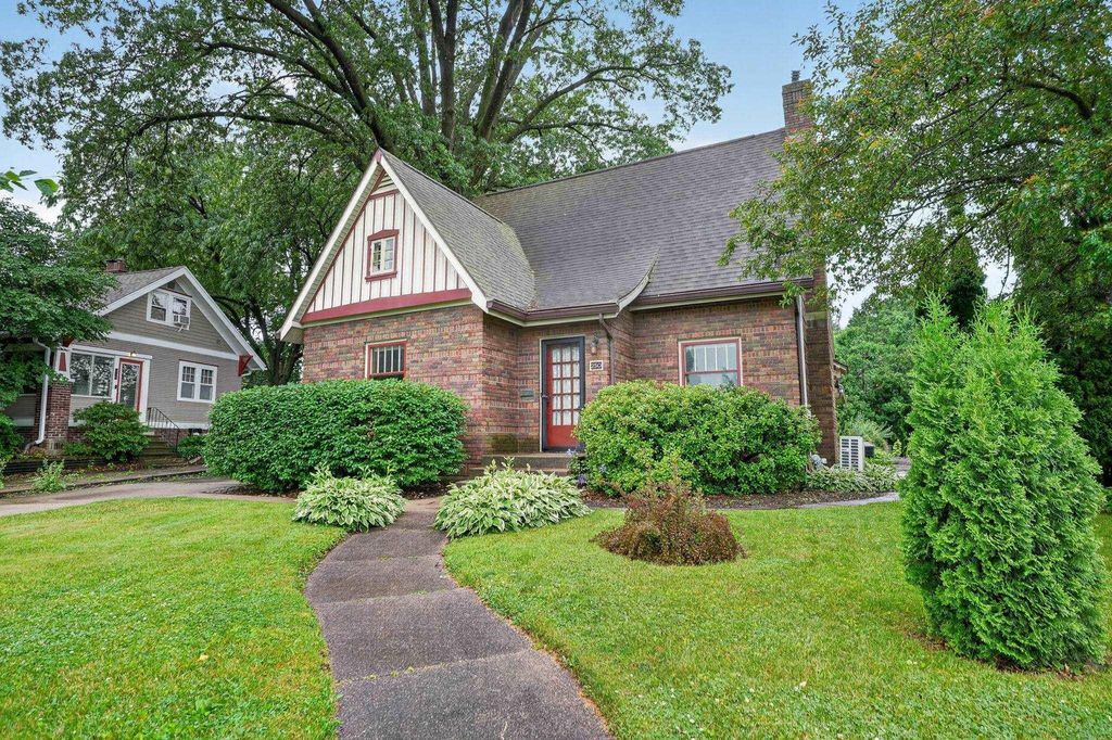 250 Kenilworth Road, Waterloo, IA 50701