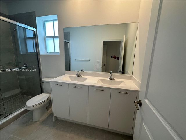 2382 NW 131st Cir, Miami, FL 33167