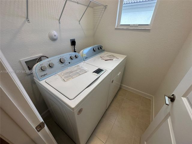 2382 NW 131st Cir, Miami, FL 33167