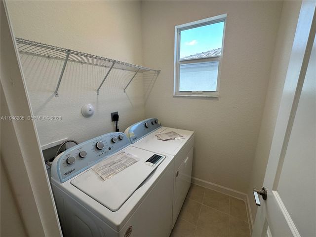 2382 NW 131st Cir, Miami, FL 33167