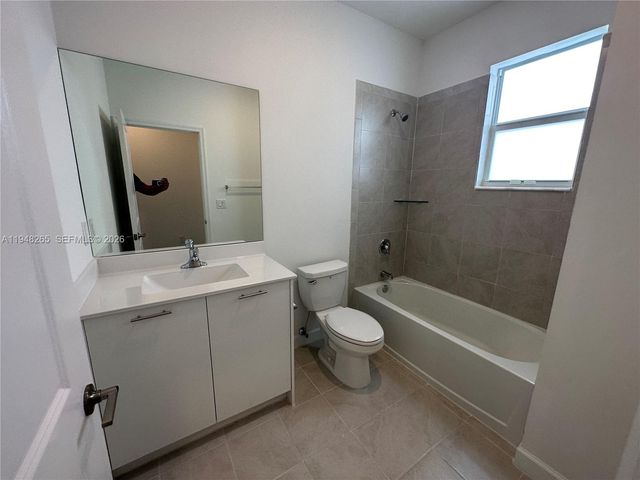 2382 NW 131st Cir, Miami, FL 33167