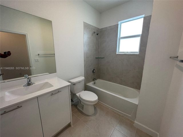 2382 NW 131st Cir, Miami, FL 33167