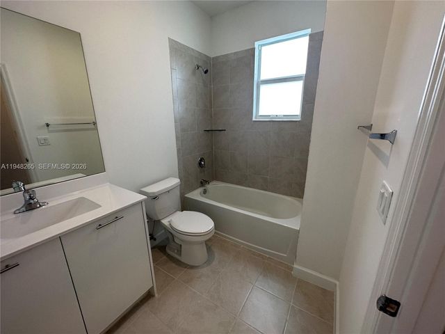 2382 NW 131st Cir, Miami, FL 33167