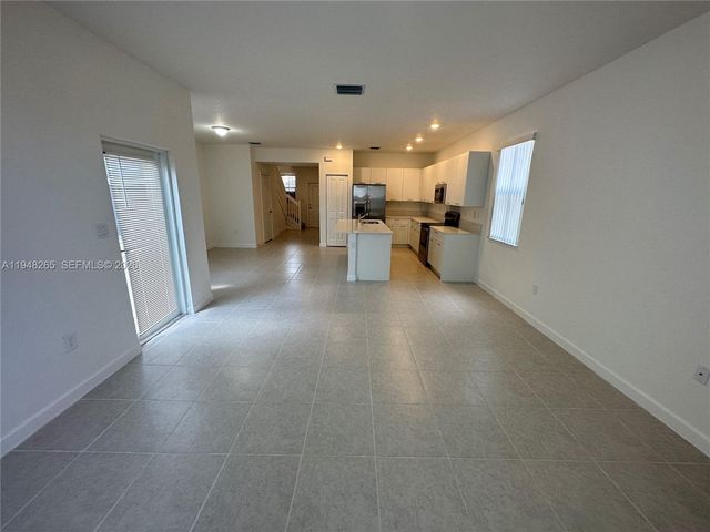 2382 NW 131st Cir, Miami, FL 33167