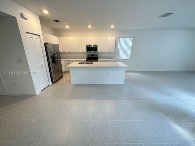 2382 NW 131st Cir, Miami, FL 33167