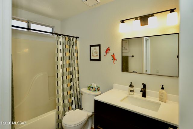 1477 W Prestwick Drive, Green Valley, AZ 85622