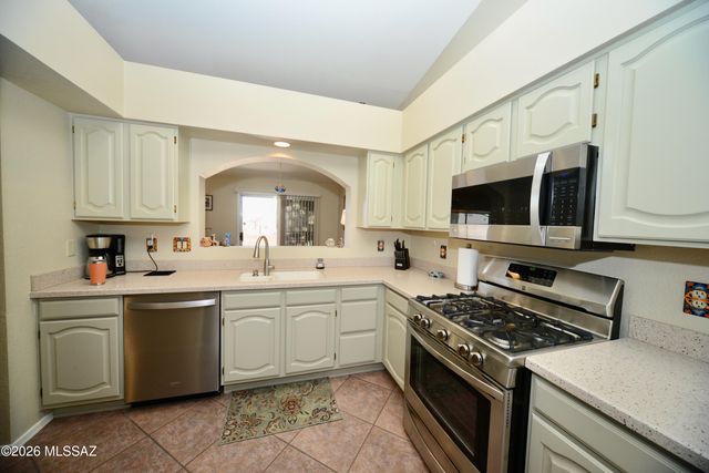 1477 W Prestwick Drive, Green Valley, AZ 85622