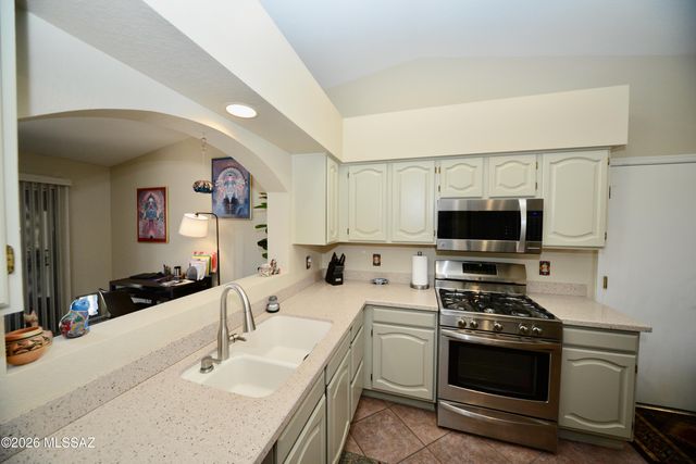 1477 W Prestwick Drive, Green Valley, AZ 85622