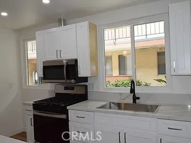 1148 W Civic Center 12, Santa Ana, CA 92703