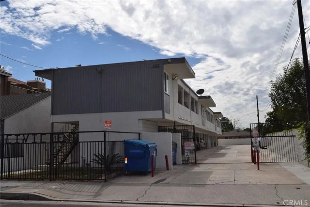 1148 W Civic Center 12, Santa Ana, CA 92703