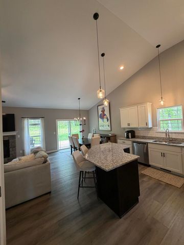 901 Hatch Lake Pkwy, Valparaiso, IN 46385