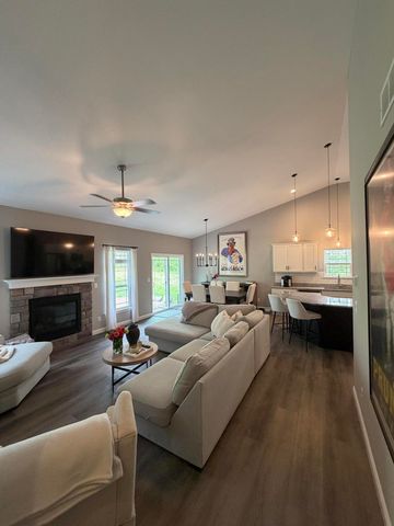 901 Hatch Lake Pkwy, Valparaiso, IN 46385