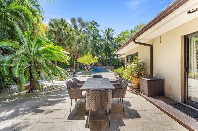 560 Sabal Palm Rd, Miami, FL 33137