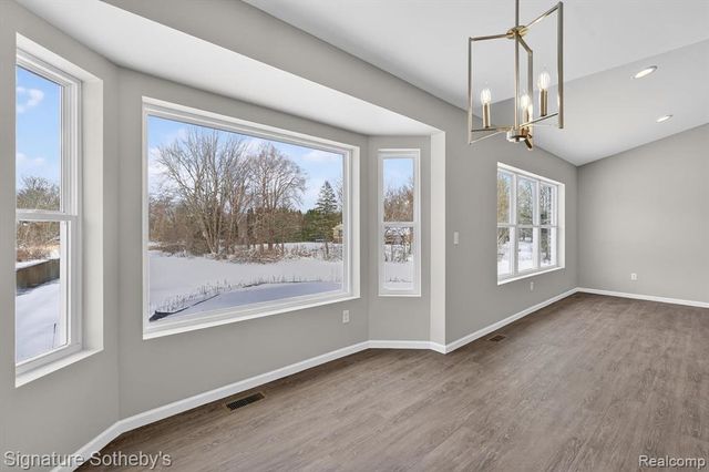 8515 Sandy Crest Drive, White Lake, MI 48386