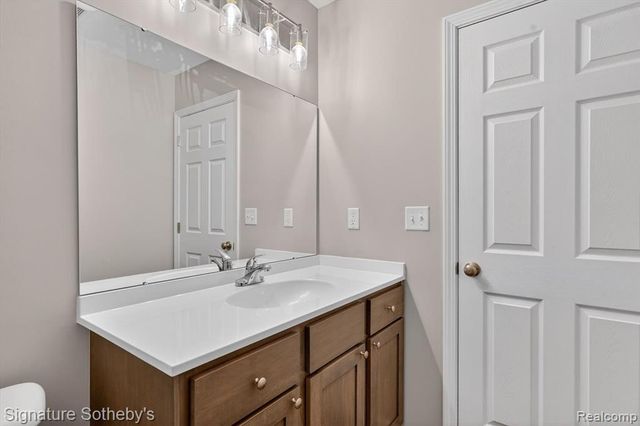 8515 Sandy Crest Drive, White Lake, MI 48386