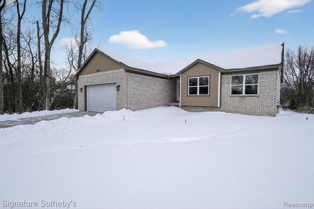 8515 Sandy Crest Drive, White Lake, MI 48386
