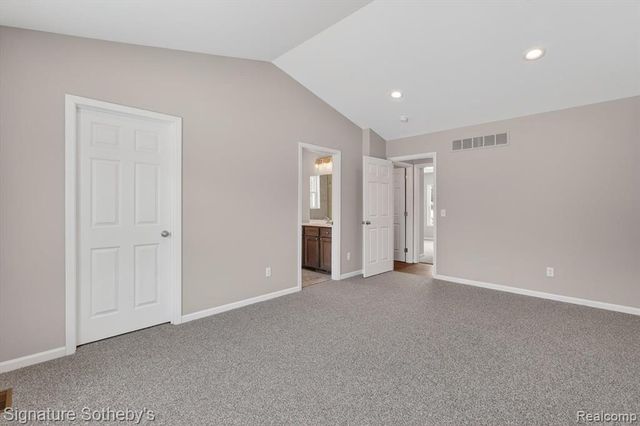 8515 Sandy Crest Drive, White Lake, MI 48386