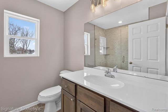 8515 Sandy Crest Drive, White Lake, MI 48386