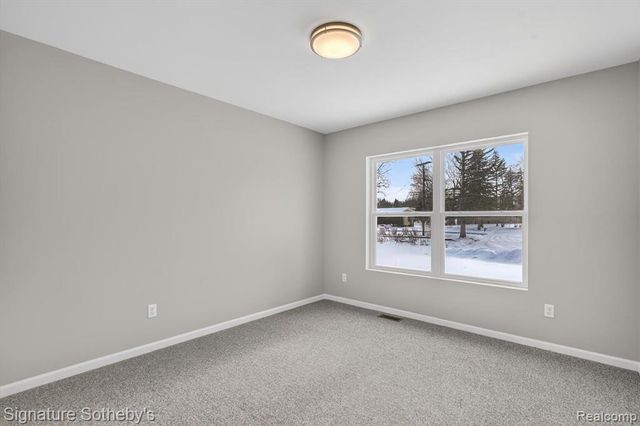 8515 Sandy Crest Drive, White Lake, MI 48386