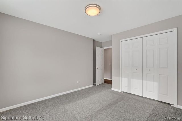 8515 Sandy Crest Drive, White Lake, MI 48386