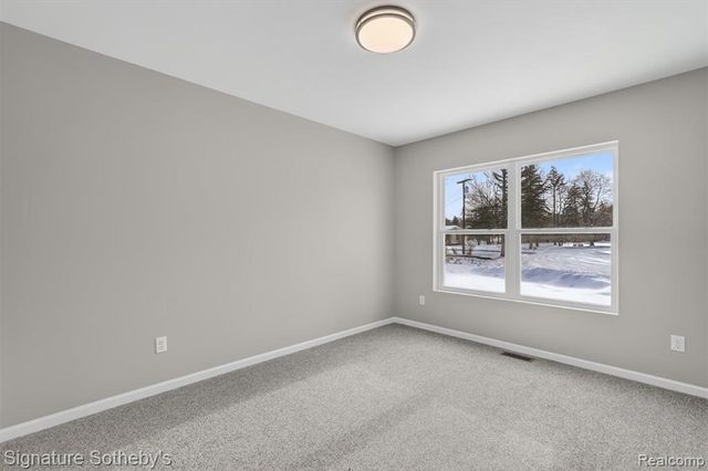 8515 Sandy Crest Drive, White Lake, MI 48386