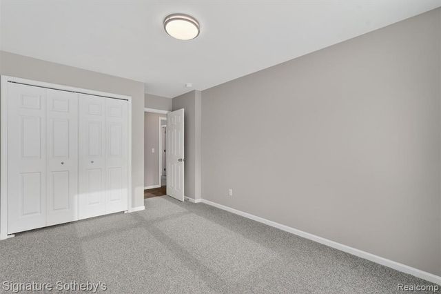 8515 Sandy Crest Drive, White Lake, MI 48386