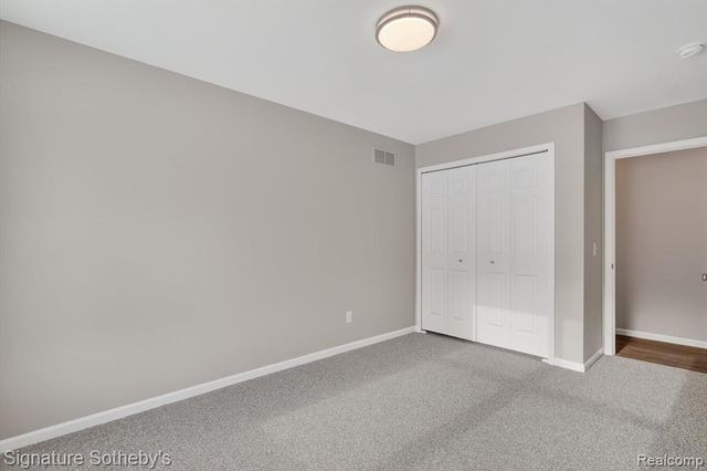 8515 Sandy Crest Drive, White Lake, MI 48386