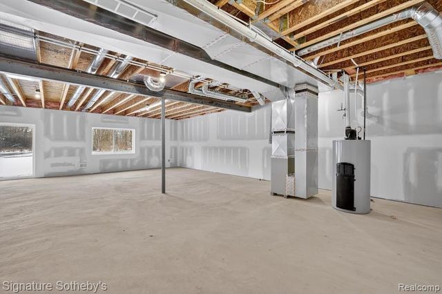 8515 Sandy Crest Drive, White Lake, MI 48386