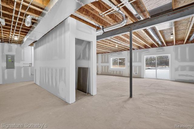 8515 Sandy Crest Drive, White Lake, MI 48386