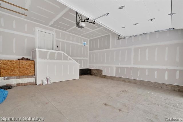 8515 Sandy Crest Drive, White Lake, MI 48386