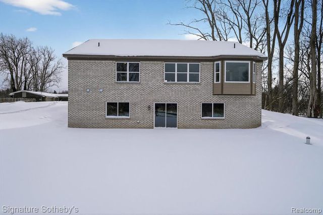 8515 Sandy Crest Drive, White Lake, MI 48386