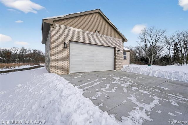 8515 Sandy Crest Drive, White Lake, MI 48386