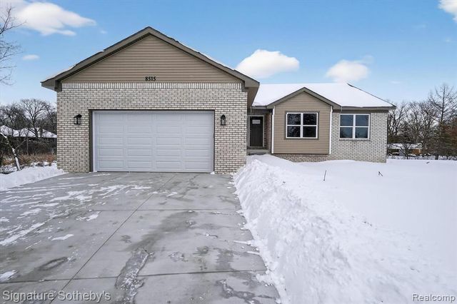 8515 Sandy Crest Drive, White Lake, MI 48386