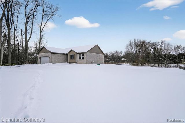 8515 Sandy Crest Drive, White Lake, MI 48386