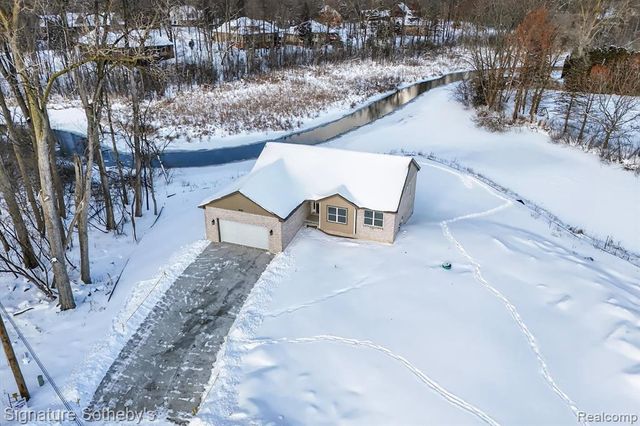 8515 Sandy Crest Drive, White Lake, MI 48386