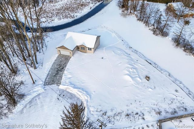 8515 Sandy Crest Drive, White Lake, MI 48386