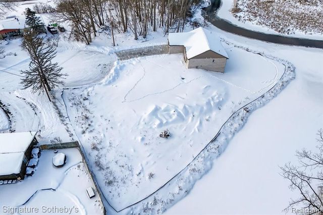 8515 Sandy Crest Drive, White Lake, MI 48386