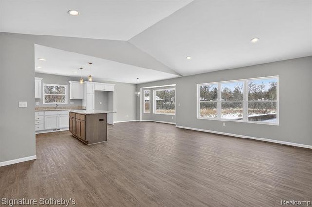 8515 Sandy Crest Drive, White Lake, MI 48386