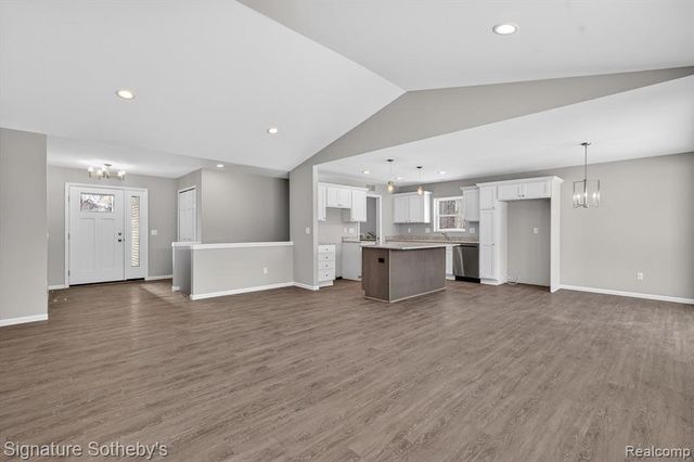 8515 Sandy Crest Drive, White Lake, MI 48386