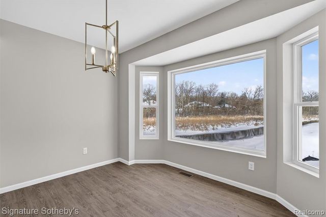 8515 Sandy Crest Drive, White Lake, MI 48386