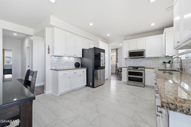 2348 Newberry Street, Rosamond, CA 93560
