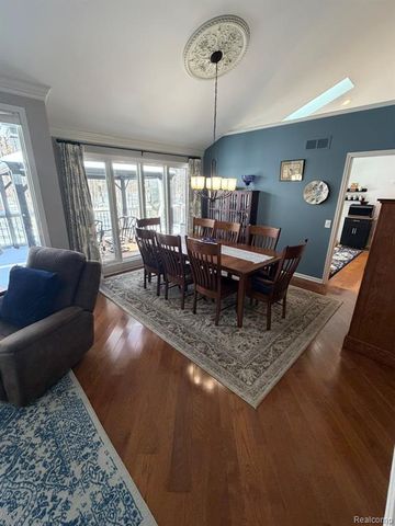 6301 Mission Drive, West Bloomfield, MI 48324