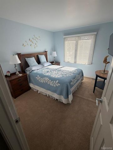 6301 Mission Drive, West Bloomfield, MI 48324