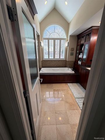 6301 Mission Drive, West Bloomfield, MI 48324