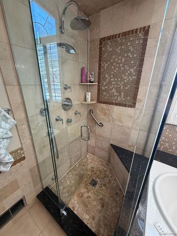 6301 Mission Drive, West Bloomfield, MI 48324