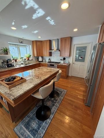 6301 Mission Drive, West Bloomfield, MI 48324